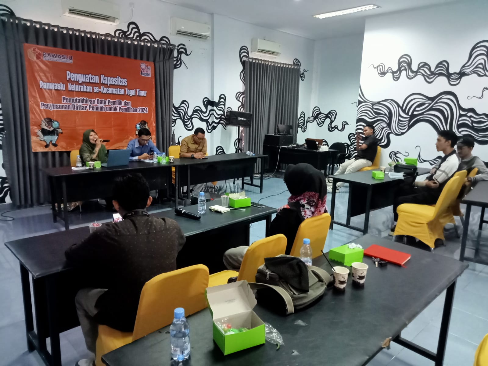 Panwascam Tegal Timur Pemilihan 2024 sedang mengadakan acara penguatan kapasitas (20 Juli 2024)