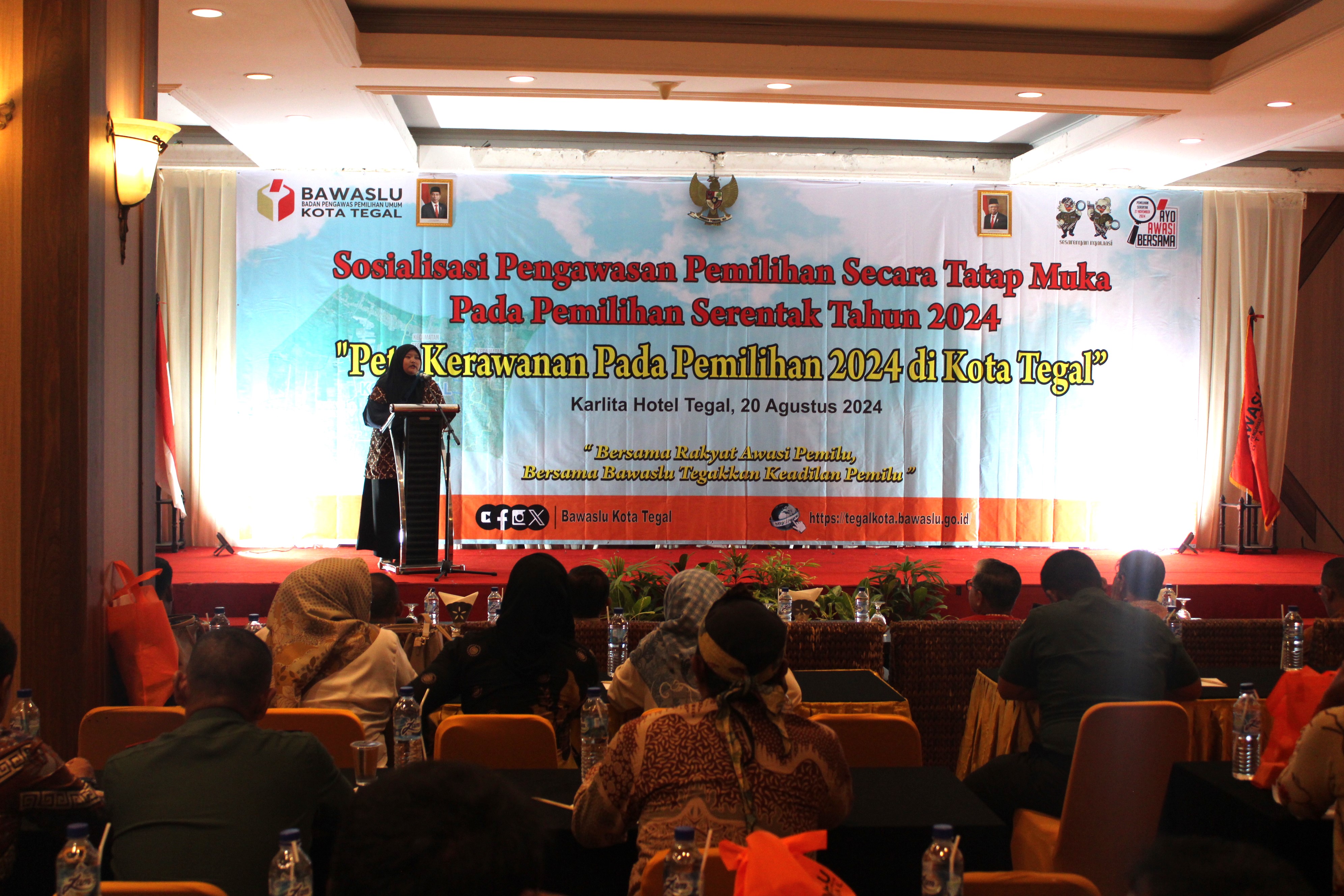 Nur Aliah Saparida memberikan sambutan saat meluncurkan Peta Kerawanan Pada Pemilihan Serentak 2024