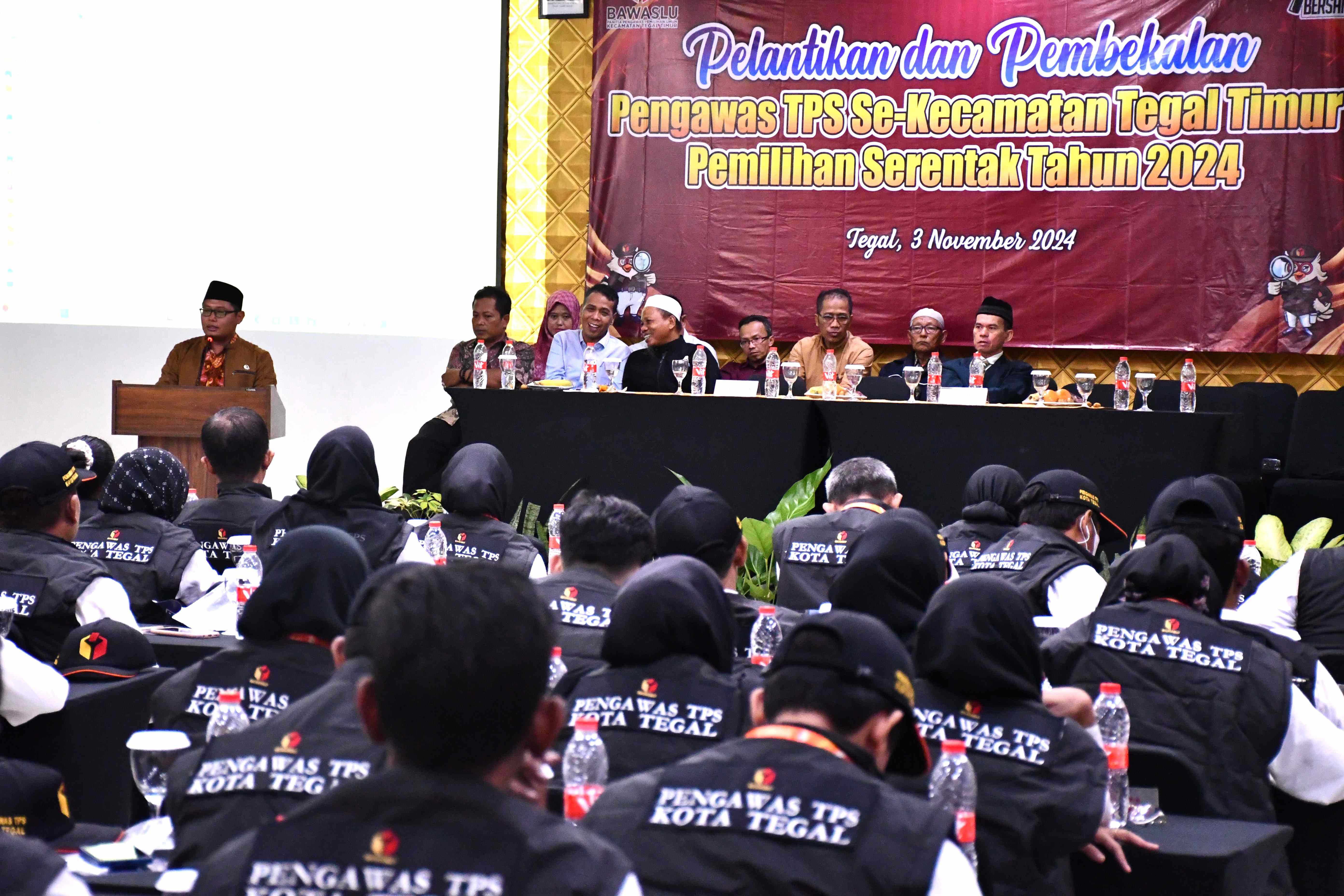 Ketua Bawaslu Kota Tegal Fauzan Hamid memberikan sambutan pada pelantikan PTPS