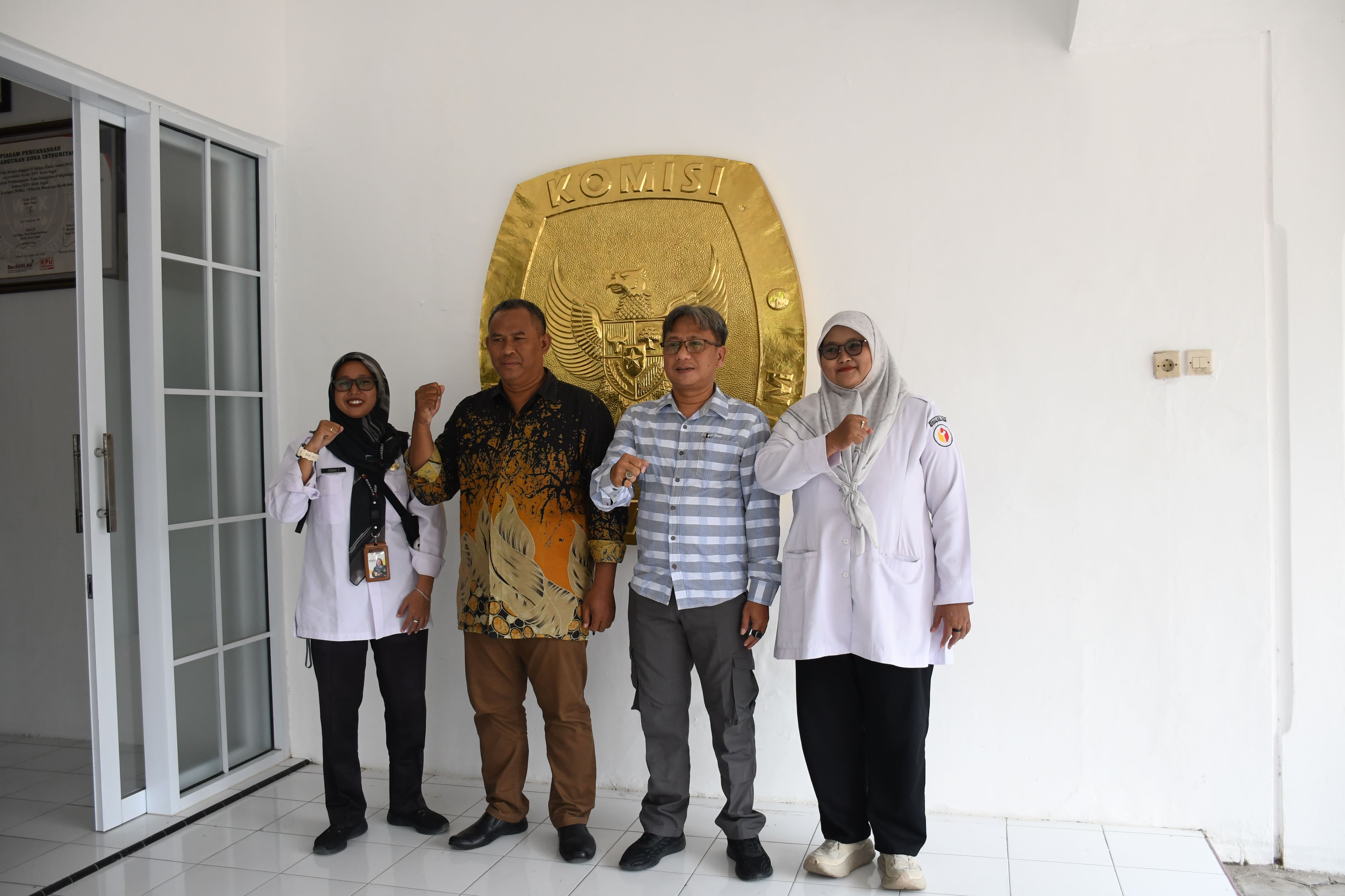 Kunjungan Bawaslu Kota Tegal ke KPU Kota Tegal