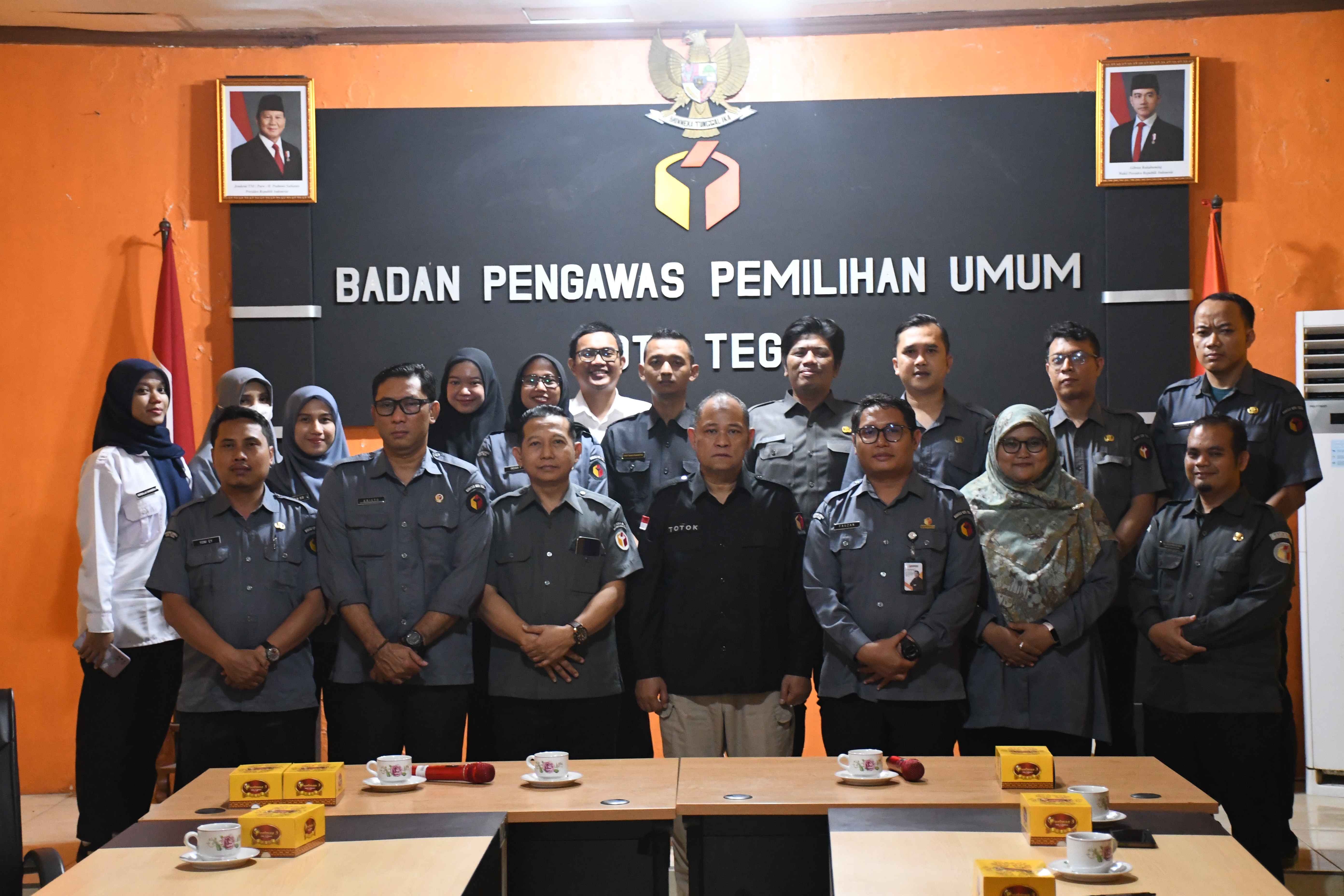 Bawaslu Kota Tegal menyambut kunjungan dari Totok Hariyono 