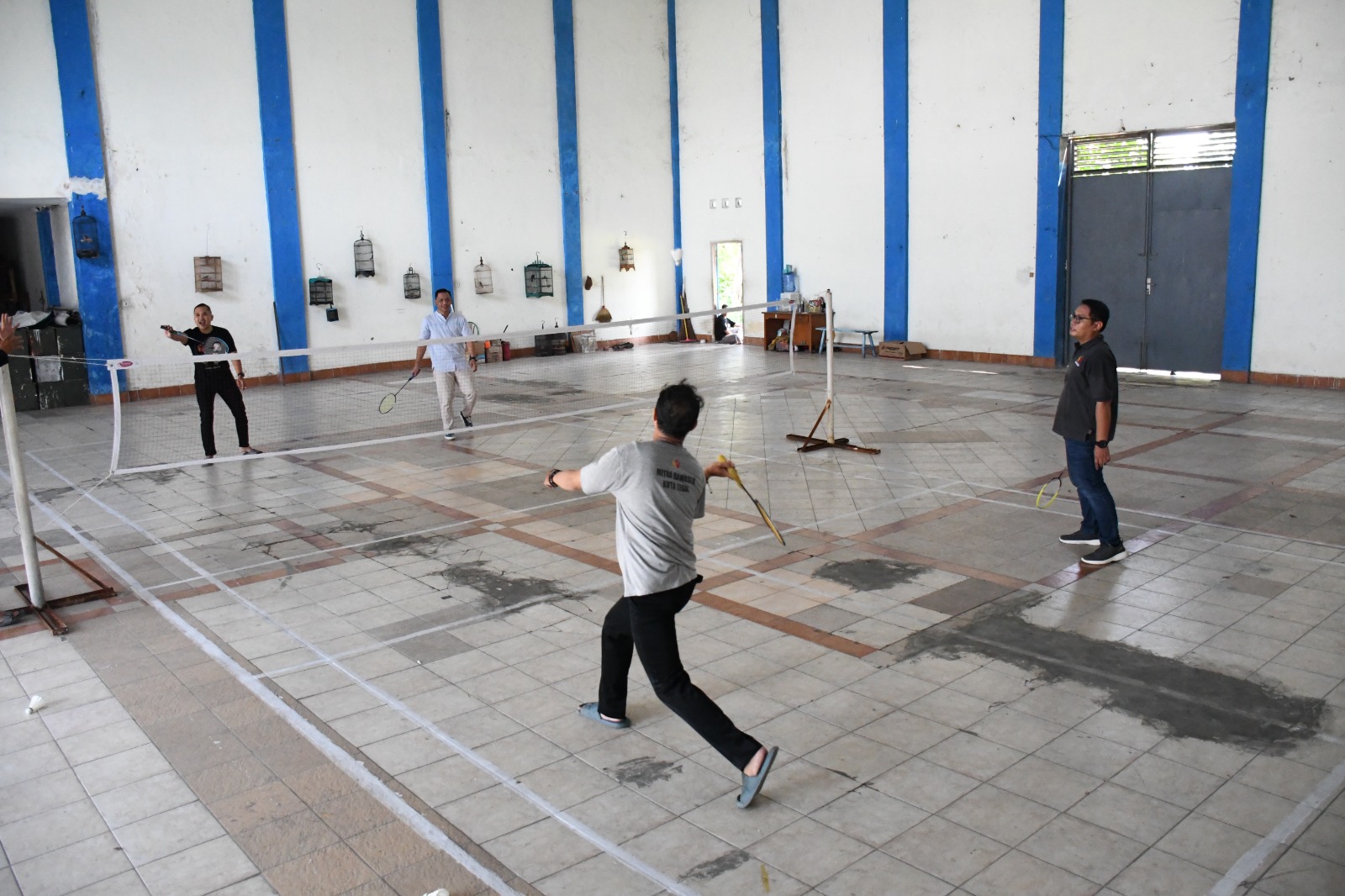 Bawaslu Kota Tegal lakukan kegiatan olahraga Badminton