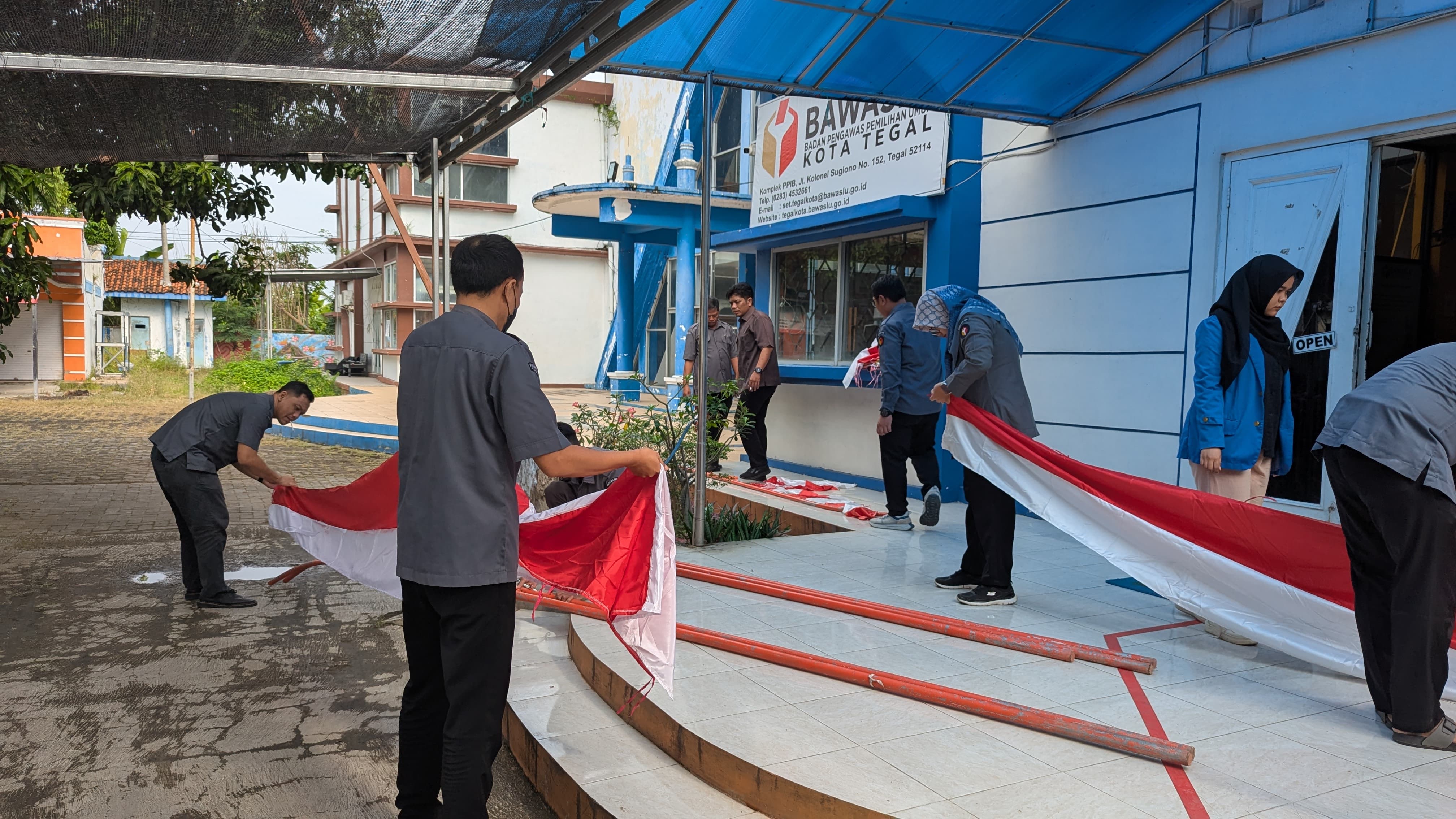 Pemasangan Bendera Merah Putih