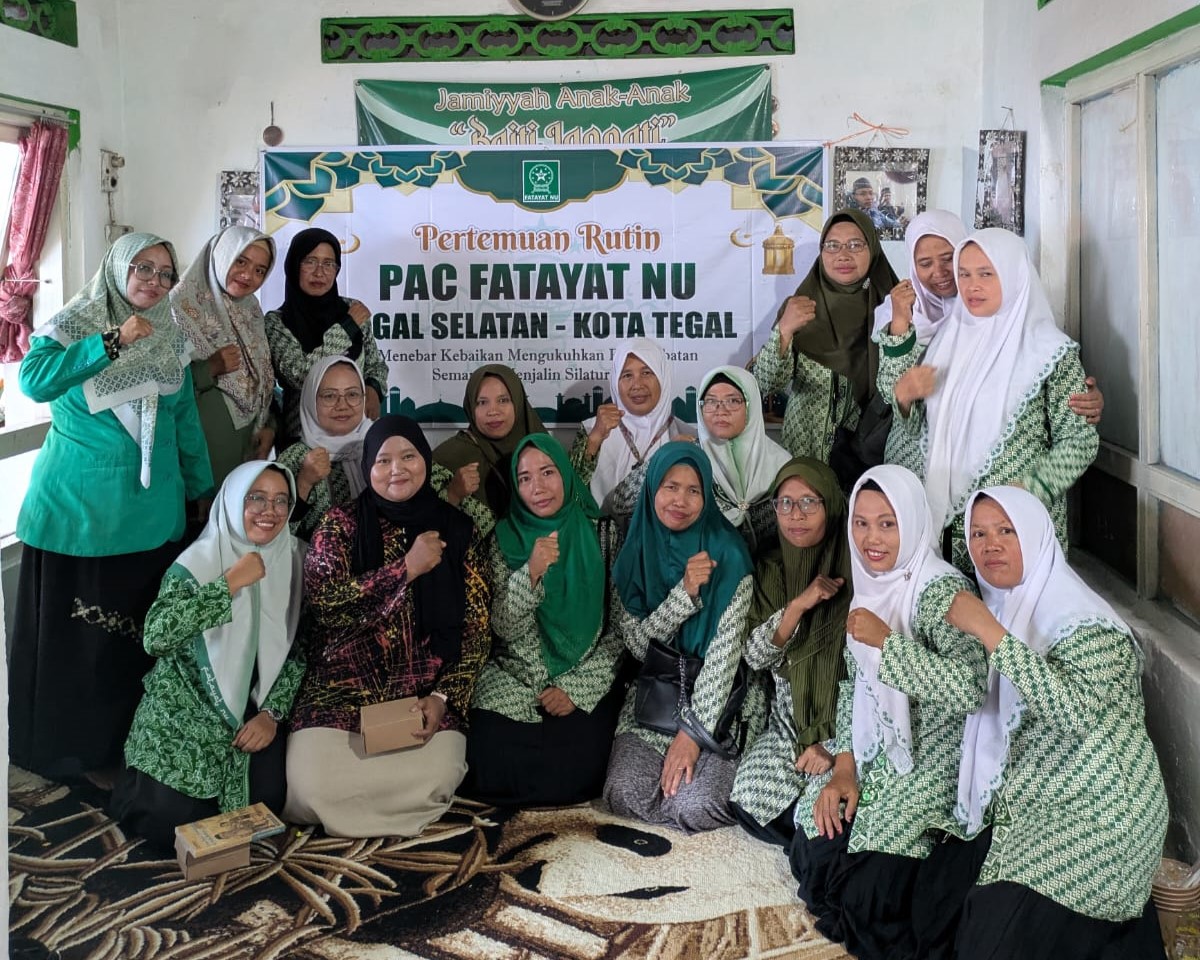 foto bersama antara fatayat NU dan Bawaslu Kota Tegal