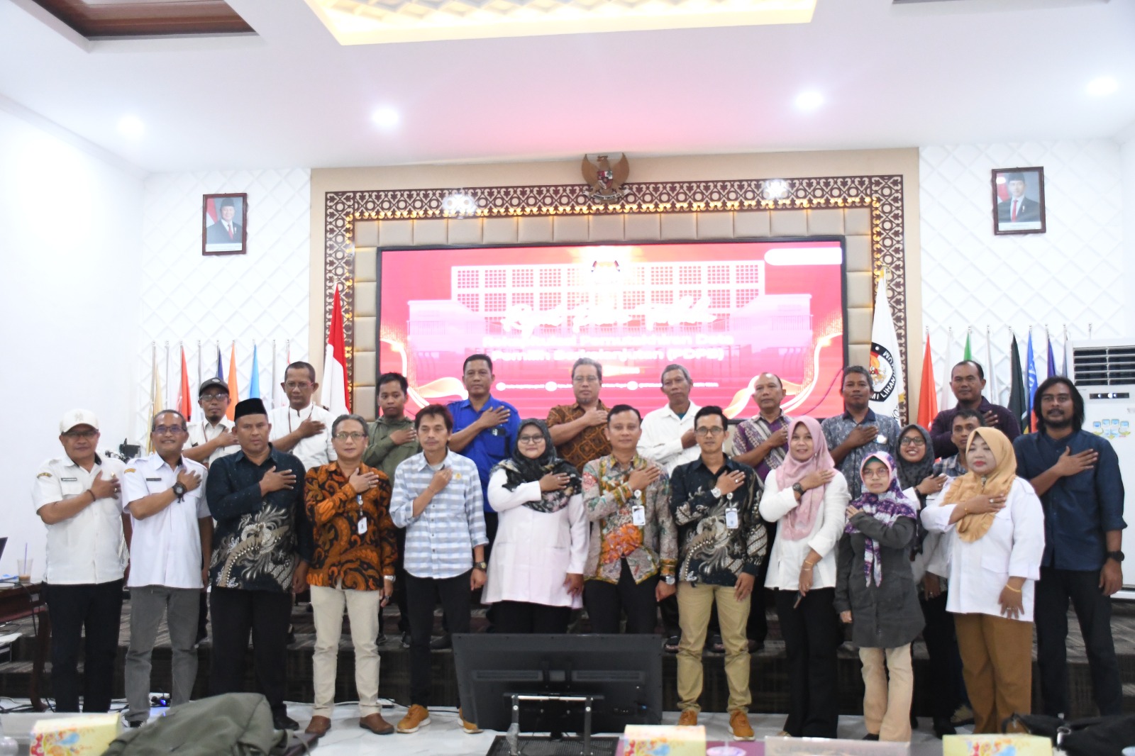 Foto bersama dalam kegiatan Rapat Pleno PDPB