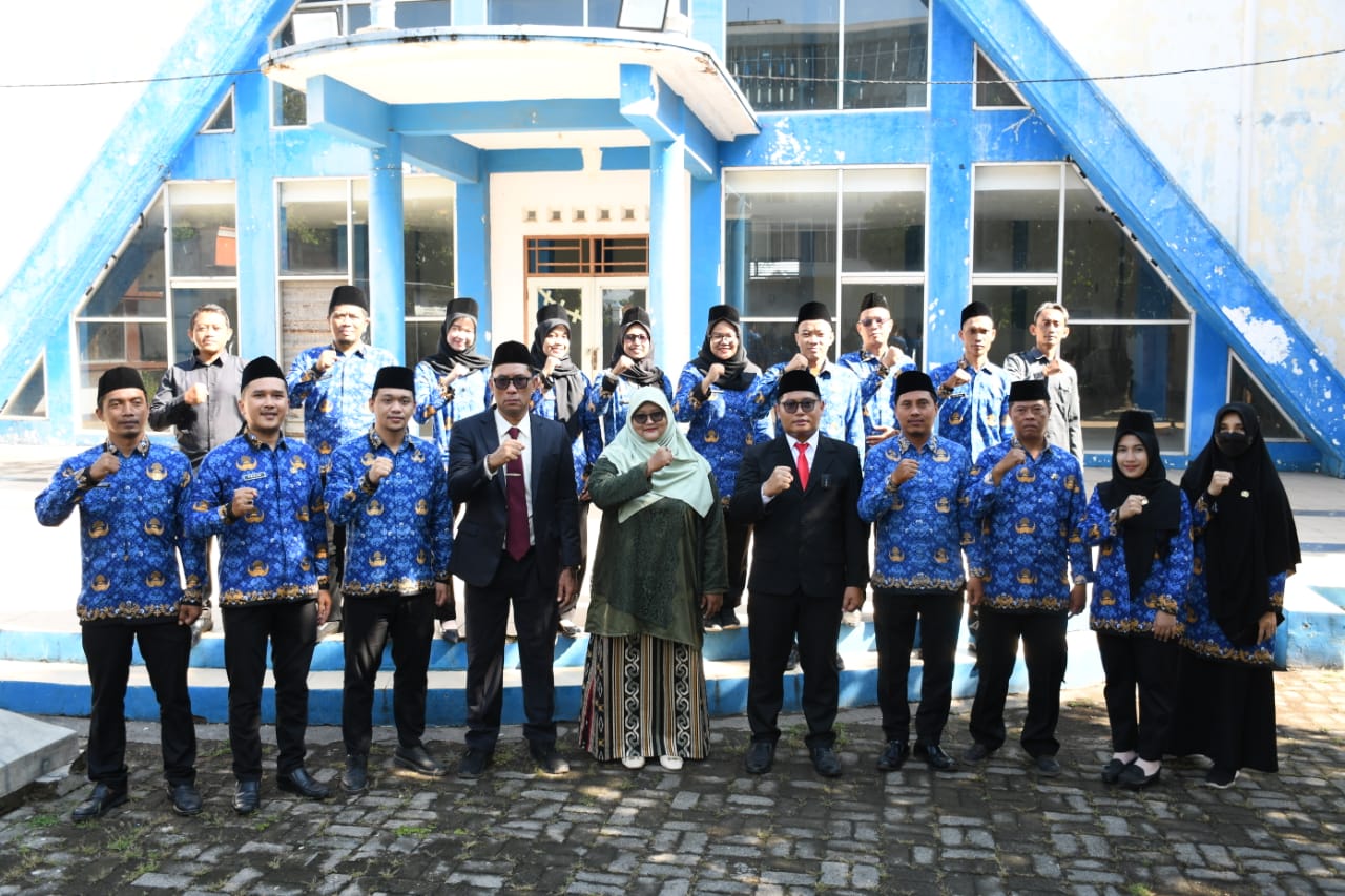 Ketua, anggota, Koordinator sekretariat dan para jajaran staf mengikuti Upacara Hari Kesaktian Pancasila