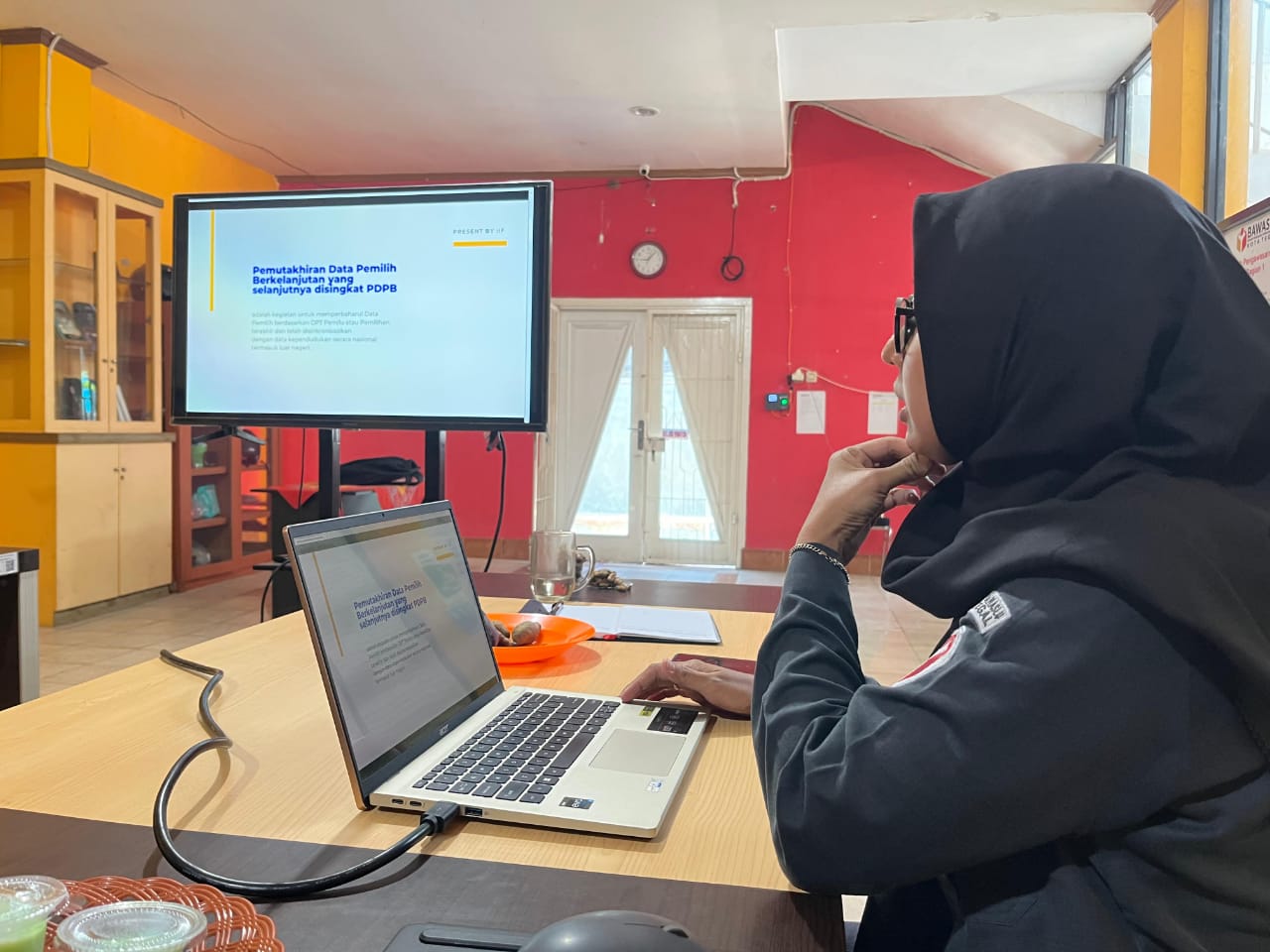 Staf pencegahan memaparkan materi terkait pkpu 1 tahun 2025