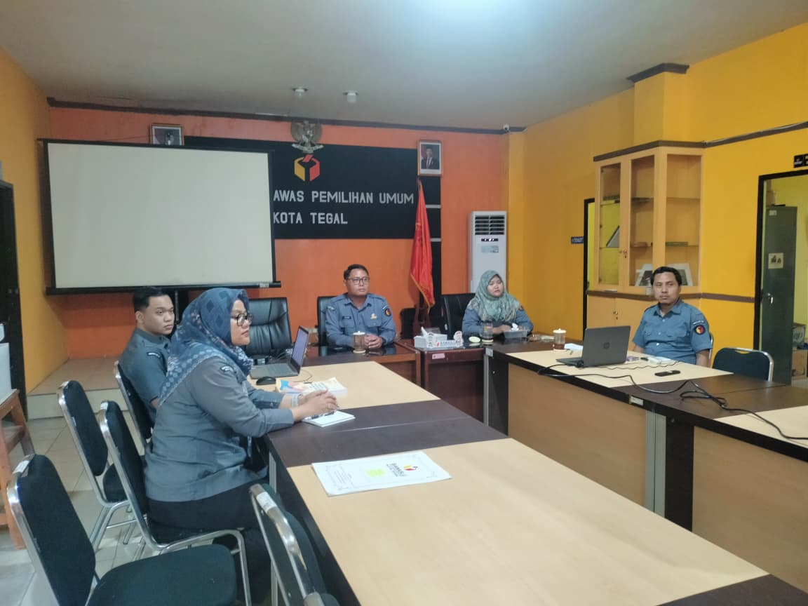 Bawaslu Kota Tegal mengikuti zoom Bawaslu Provinsi Jawa Tengah