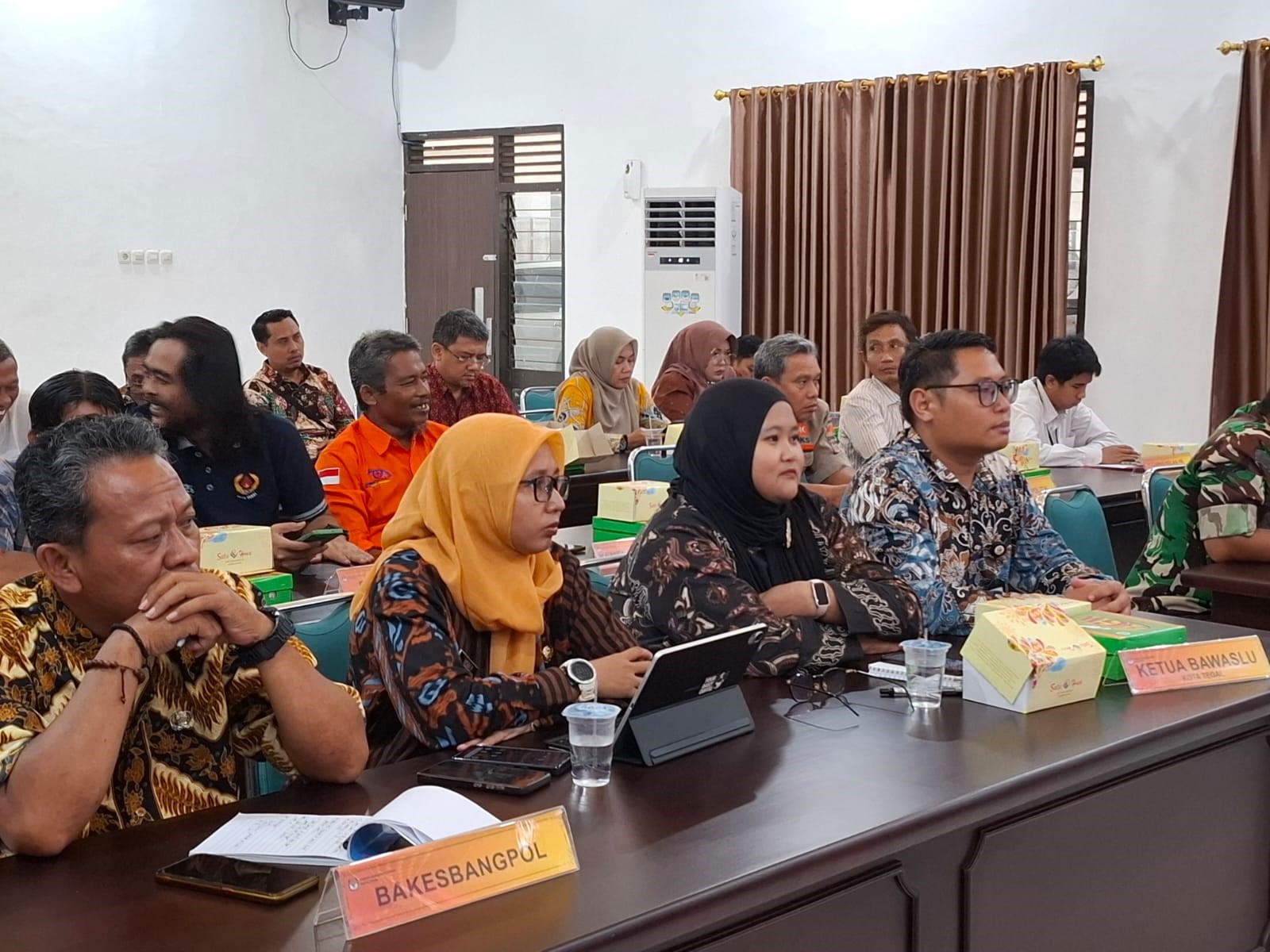 Bawaslu Kota Tegal mengawasi kegiatan Pleno PDPB KPU