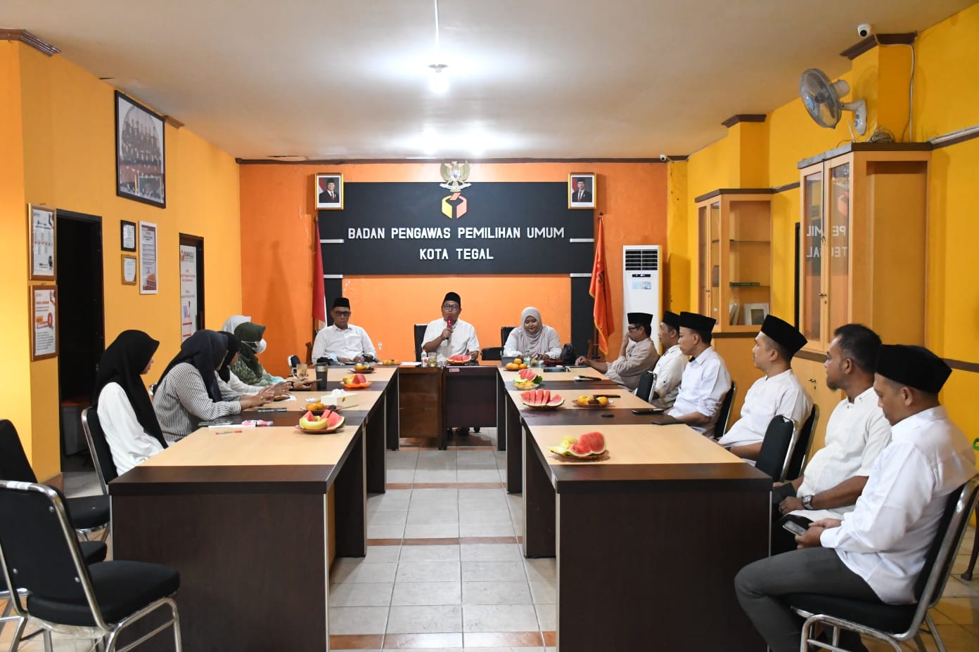 Bawaslu Kota Tegal lakukan tradisi unggah-unggahan