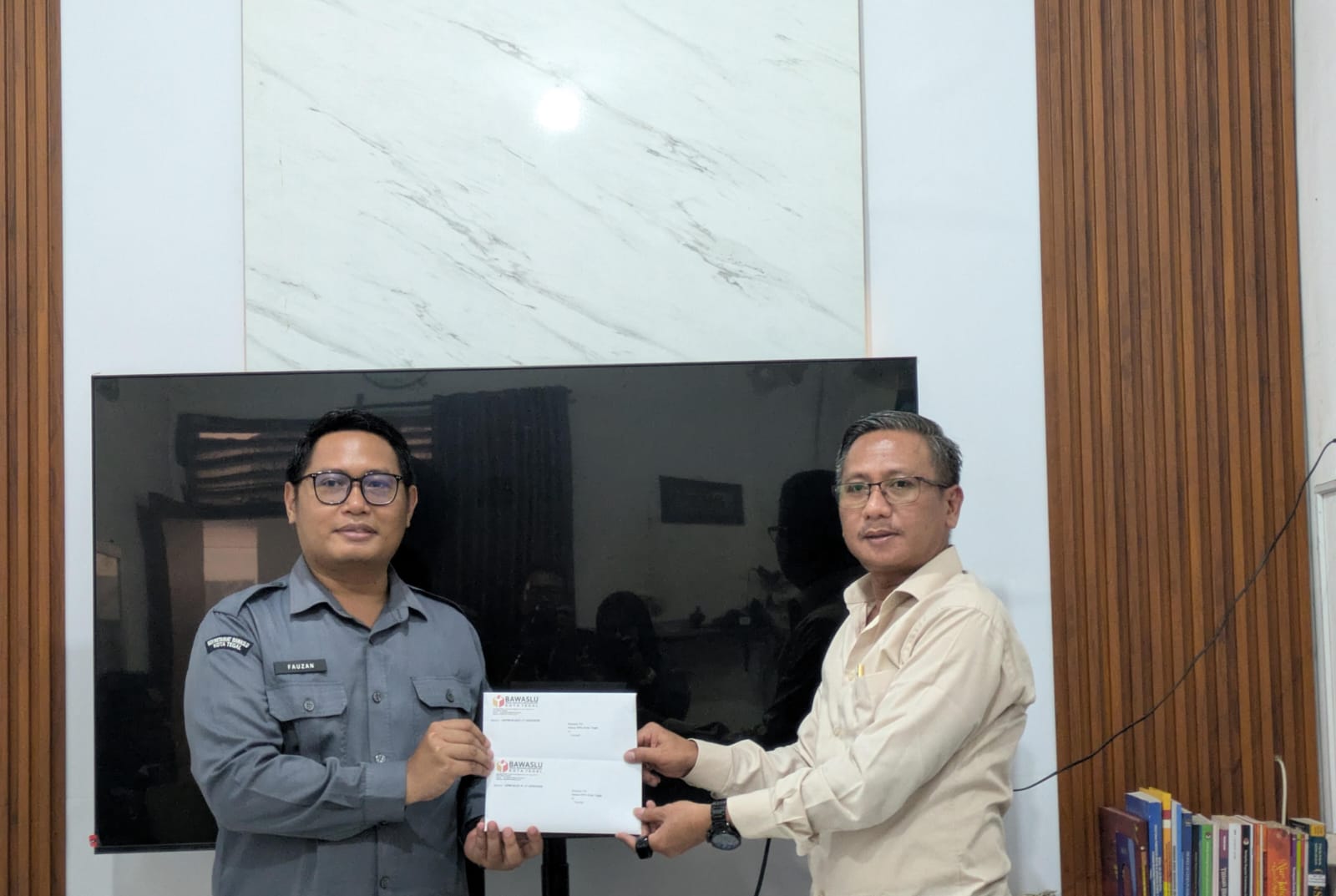 Bawaslu Koteg serahkan Sarper ke KPU Kota Tegal