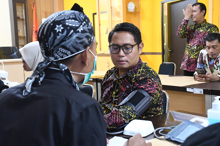 Bawaslu Kota Tegal Gelar Cek Kesehatan Rutin