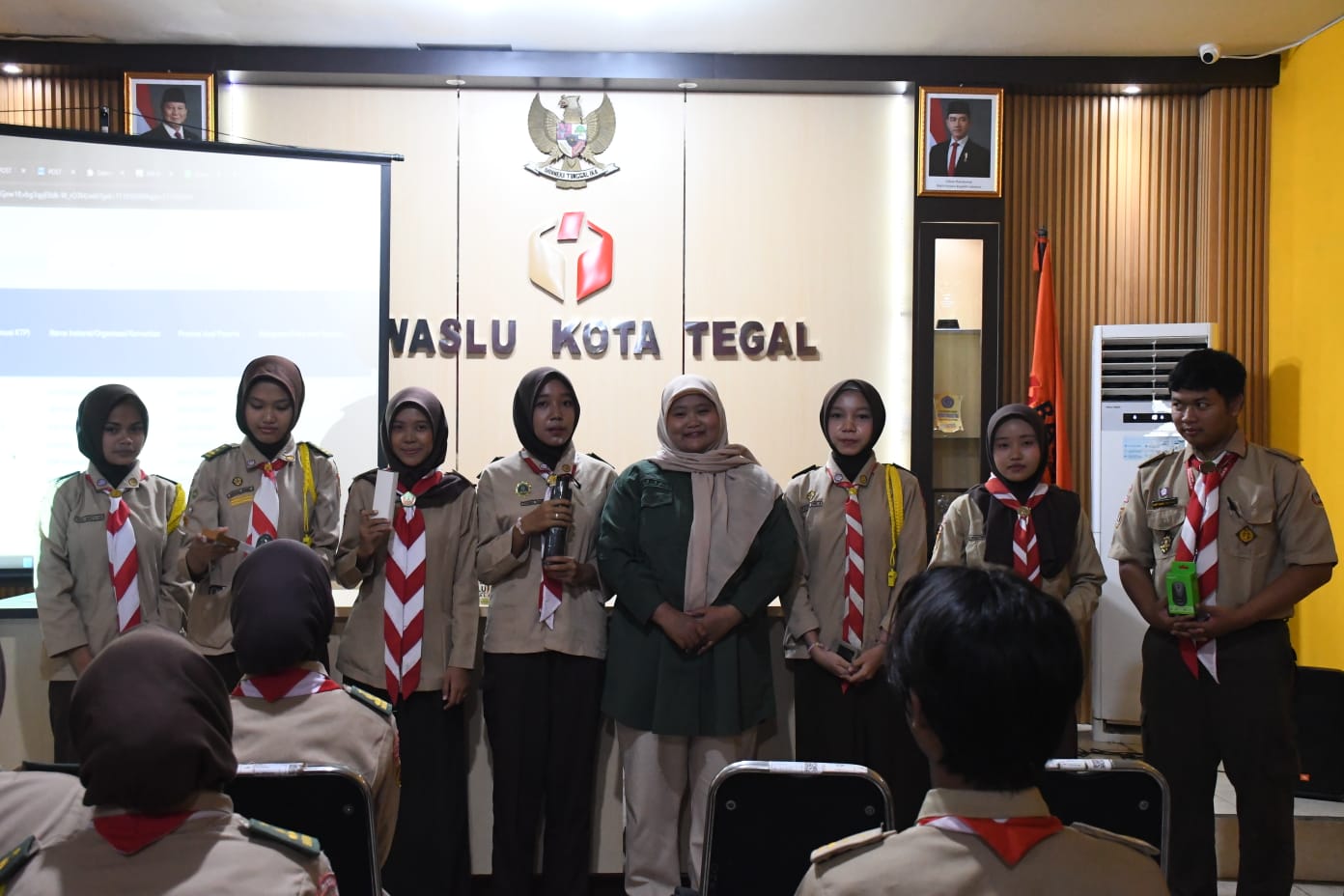 Bawaslu Kota Tegal mengukuhkan Komunitas Darmawas