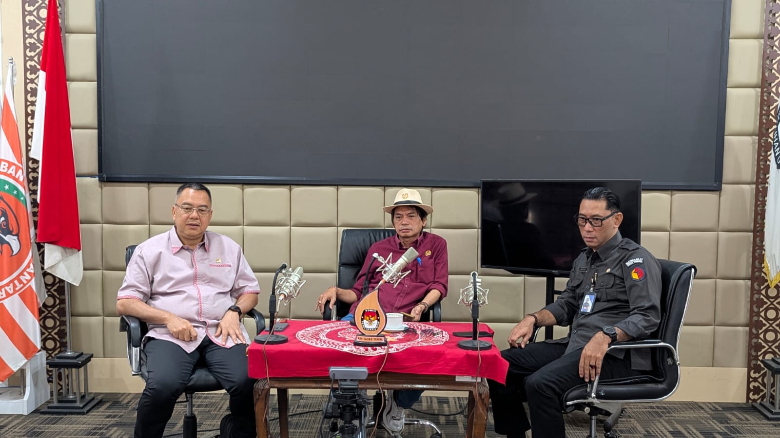 Bawaslu Kota Tegal dan KPU Kota Tegal Bedah Demokrasi Ideal dalam Podcast