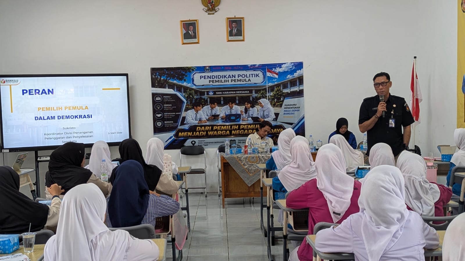 Bawaslu Kota Tegal Perkuat Literasi Politik Siswa SMK Harapan Bersama