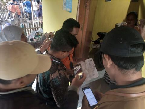 Panwaslu Kecamatan Tegal Barat sedang melakukan Patroli Kawal Hak Pilih di Kampung Tirang (19 Juli 2024)