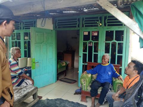 Panwaslu Kecamatan Tegal Barat sedang melakukan Patroli Kawal Hak Pilih di Kampung Tirang (19 Juli 2024)