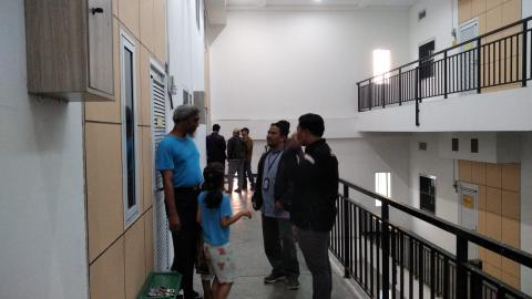 Panwascam Tegal Barat sedang melakukan Patroli Kawal Hak Pilih di Rusnawa Tegalsari (17 Juli 2024)