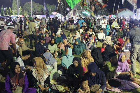 Masyarakat yang mengikuti Bawaslu Kota Tegal Bersholawat