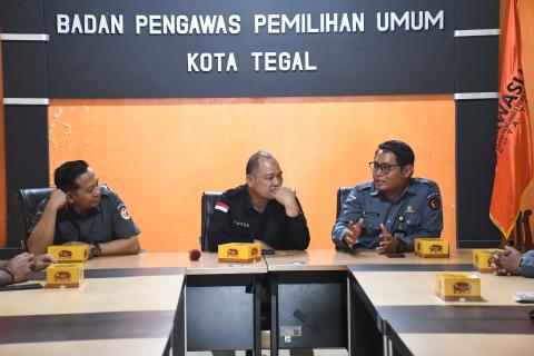 totok hariyono memberi sambutan dan arahan untuk Bawaslu Kota Tegal