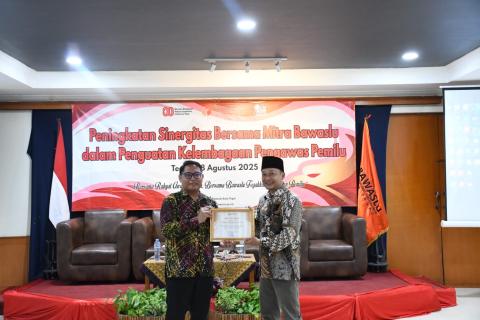 Penyerahan Sertifikat Narasumber