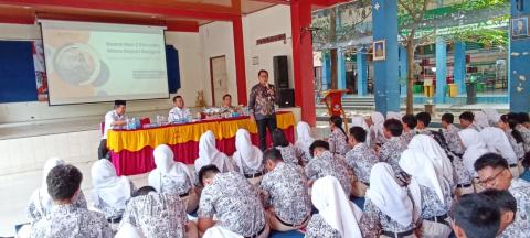 Penyampaian materi oleh Ketua Bawaslu Kota Tegal