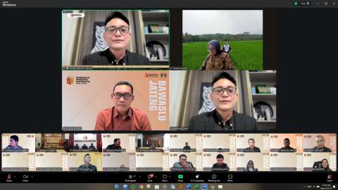 penyampaian sambutan oleh ketua bawaslu provinsi jawa tengah