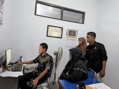 Pengecekan data di kelurahan
