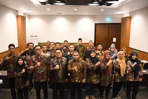 sesi foto bersama narasumber