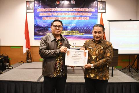 Penyerahan Sertifikat Narasumber