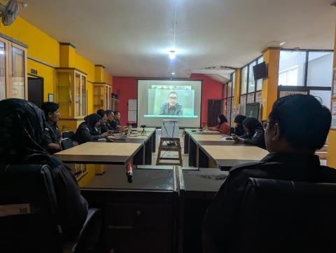 Zoom bersama staf dan pimpinan