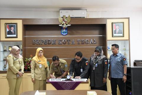 Bawaslu Kota Tegal dan BKPSDM lakukan penandatanganan PKS