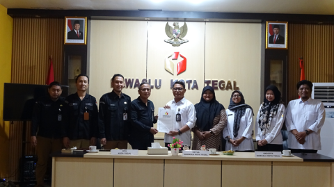 Bawaslu Kota Tegal Serahkan 91 Data Saran Perbaikan PDPB