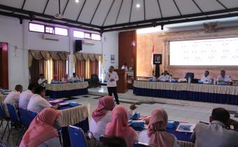 Fauzan Hamid, Ketua Bawaslu Kota Tegal menjadi narasumber Sosialisasi Desk Netralitas ASN di Pemkot Tegal (3/7/2024)