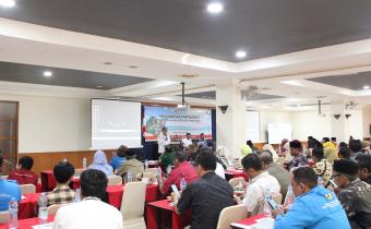 Bawaslu Minta Ormas dan OKP di Kota Tegal Ikut Awasi Tahapan Pemilihan Serentak 2024 (Fauzan, Ketua Bawaslu sedang memberikan sambutan)