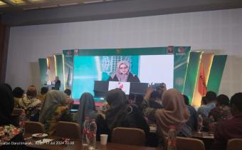 Lolly Suhenty, Anggota Bawaslu RI sedang memberikan sambutan dan arahan di Rakornas P2H di Aceh 17 Juli 2024