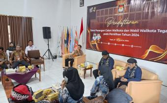 Bawaslu Kota Tegal Awasi Bakal Pasangan Calon Walikota dan Wakil Walikota Tegal Edy Suripno dan Akhmad Satori di Hari Kedua 