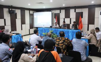 Ketua Bawaslu Kota Tegal, Fauzan Hamid, Memberikan sambutan dalam acara Penguatan Kapasitas Penanganan Pelanggaran dan Penyelesaian Sengketa Panwascam se-Kota Tegal (13/9/2024)