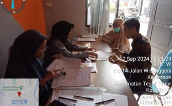 Staf Panwascam Tegal TImur Menerima Pendaftaran Pengawas TPS 