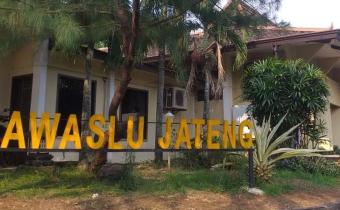 Suasana di depan Kantor Bawaslu Jawa Tengah, Jalan Papandayan