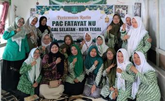 foto bersama antara fatayat NU dan Bawaslu Kota Tegal