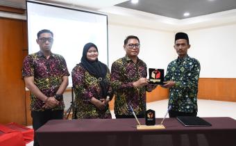 Penyerahan cinderamata