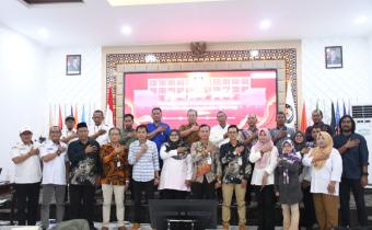 Foto bersama dalam kegiatan Rapat Pleno PDPB