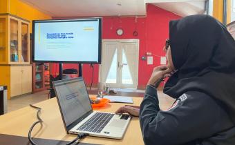 Staf pencegahan memaparkan materi terkait pkpu 1 tahun 2025