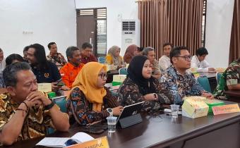 Bawaslu Kota Tegal mengawasi kegiatan Pleno PDPB KPU