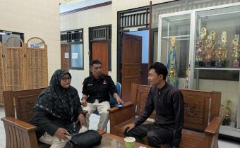 Perwakilan dari Bawaslu Kota Tegal mengunjungi Kelurahan untuk meminta data