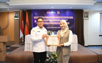 Penyerahan Sertifikat Narasumber