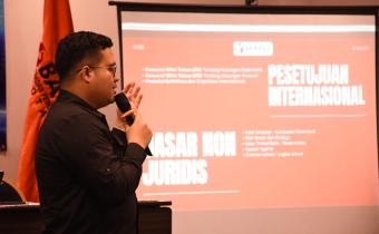 Sayyid Zakiah memaparkan materi