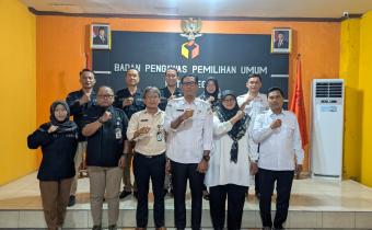 Bawaslu Kota Tegal menerima kunjungan dari KPU Kota Tegal