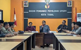 Bawaslu Kota Tegal menerima kunjungan dari KPU Kota Tegal